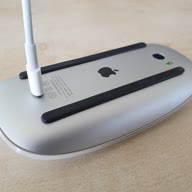 Underside of Magic Mouse 2 (v2), Lightning port